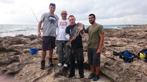 El Mallorca Team con cara de felicidad por el pez y por lo que representa